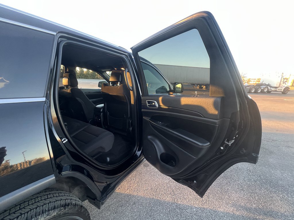 Used 2018 Jeep Grand Cherokee Laredo image 12