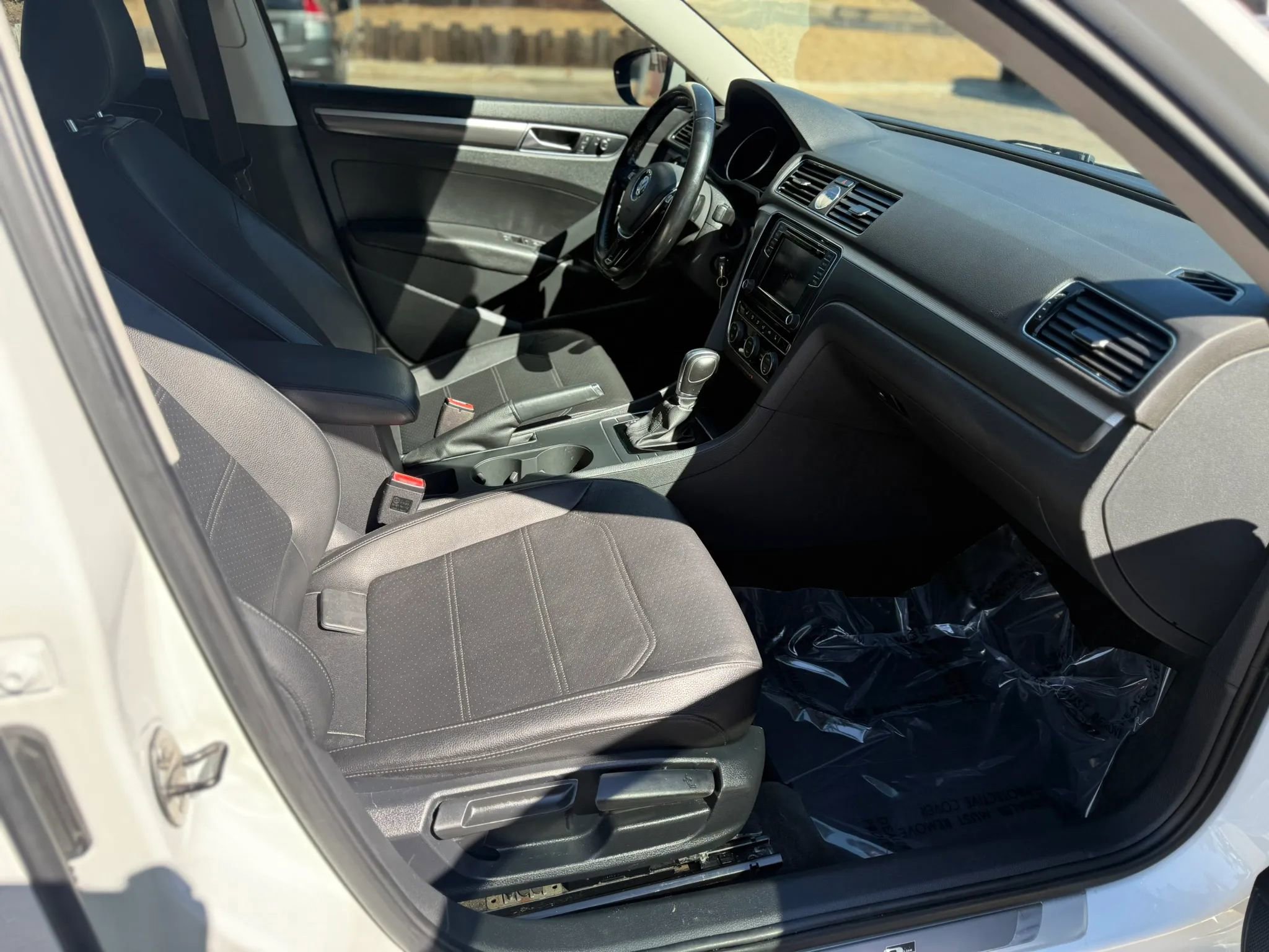 Used 2017 Volkswagen Passat 1.8T R-Line image 19