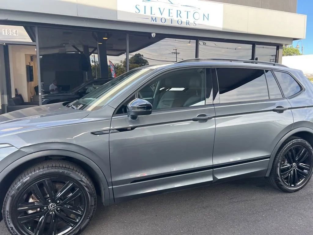 Used 2022 Volkswagen Tiguan SE R-Line image 4
