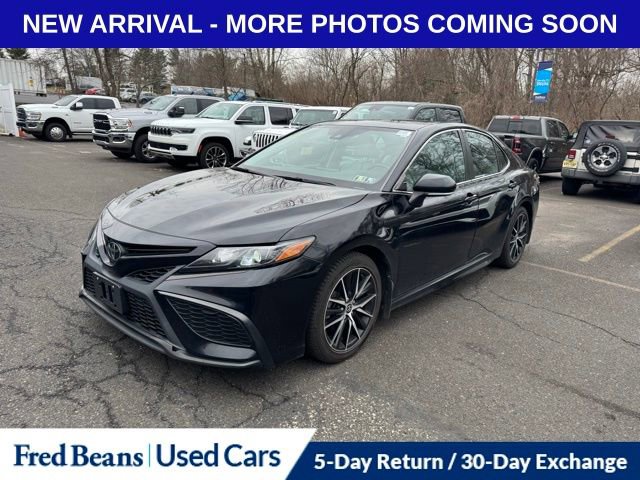 Used 2021 Toyota Camry SE w/ Cold Weather Package image 6