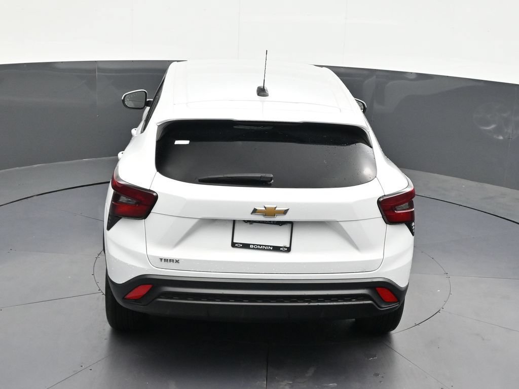Used 2024 Chevrolet Trax LS w/ LS Convenience Package FWD image 18