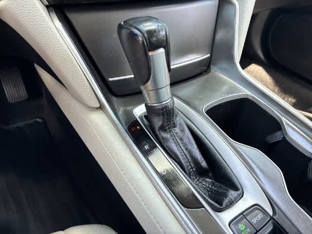 Used 2018 Honda Accord Touring image 35