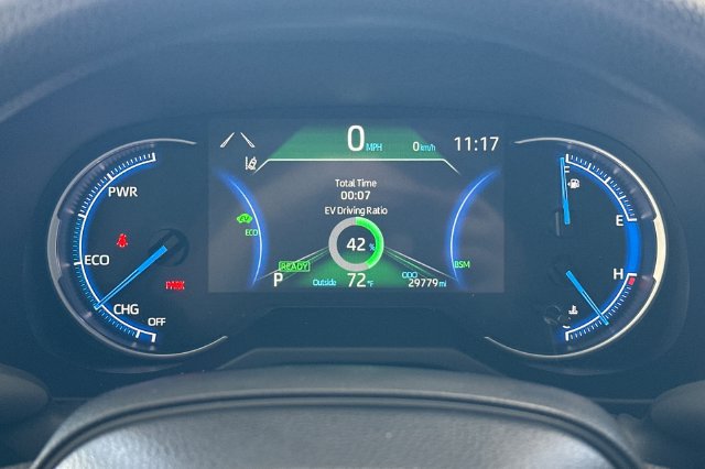 Certified 2025 Toyota RAV4 LE AWD/4WD image 28