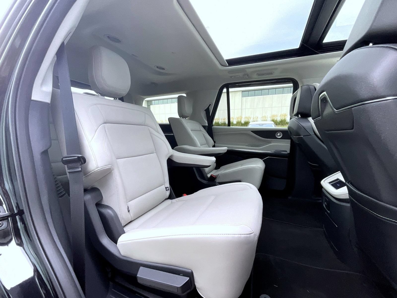 Certified 2026 Lincoln Navigator Reserve AWD/4WD image 22