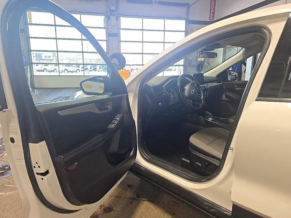 Used 2022 Ford Escape SE w/ Convenience Package image 9