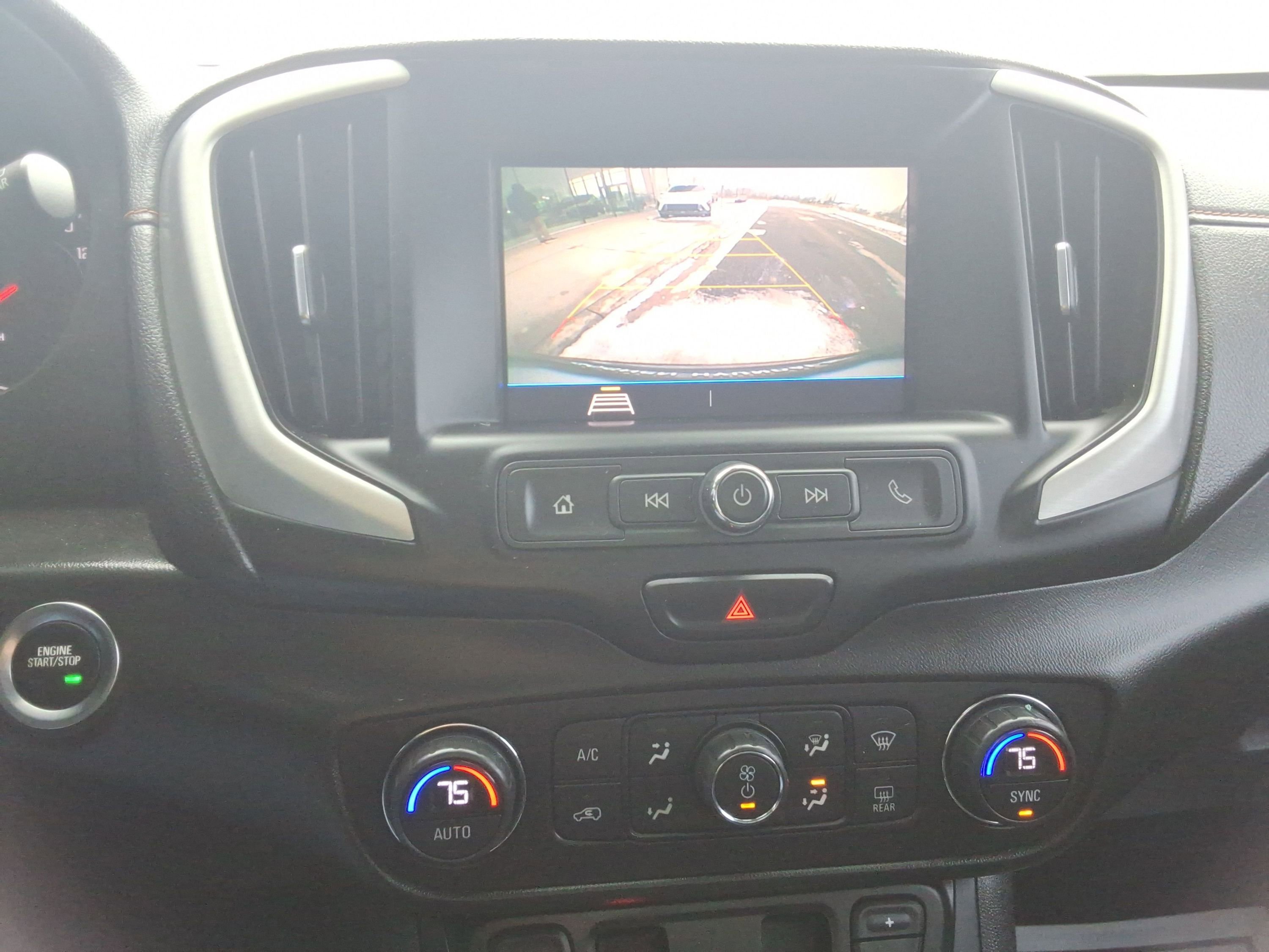 Used 2021 GMC Terrain SLE w/ Driver Convenience Package image 16