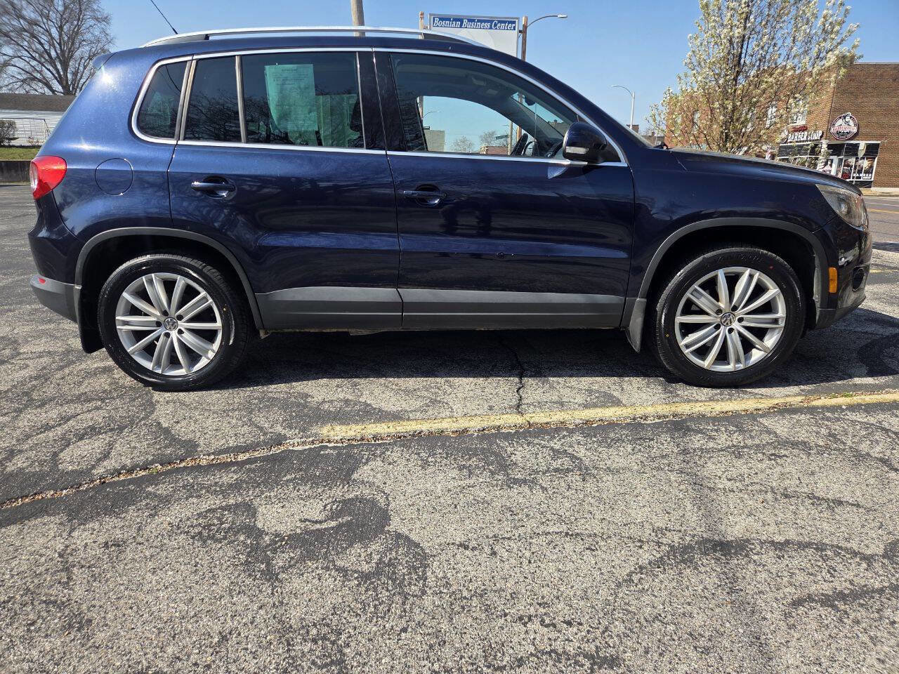 Used 2011 Volkswagen Tiguan SE image 10