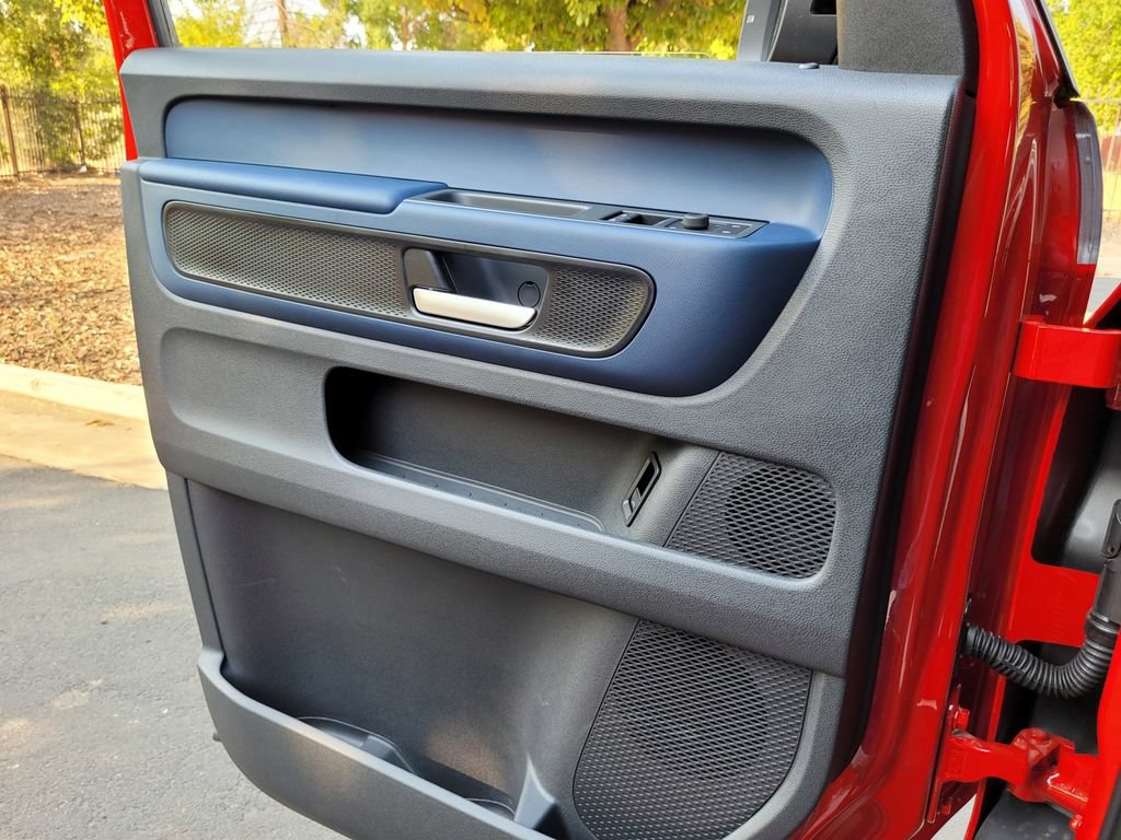 New 2025 Volkswagen ID. Buzz Pro S Plus RWD image 25