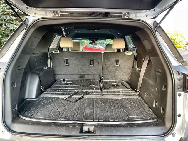 Used 2022 Chevrolet Traverse LS FWD image 26