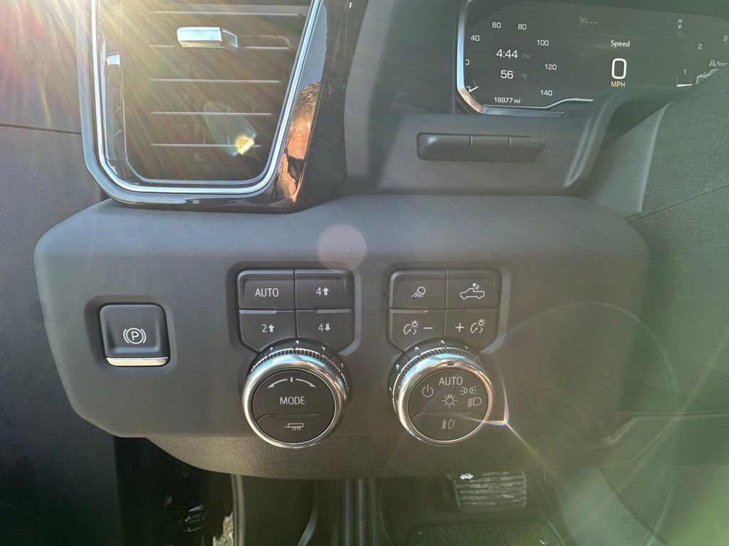 Used 2025 GMC Sierra 2500 Denali Ultimate image 4