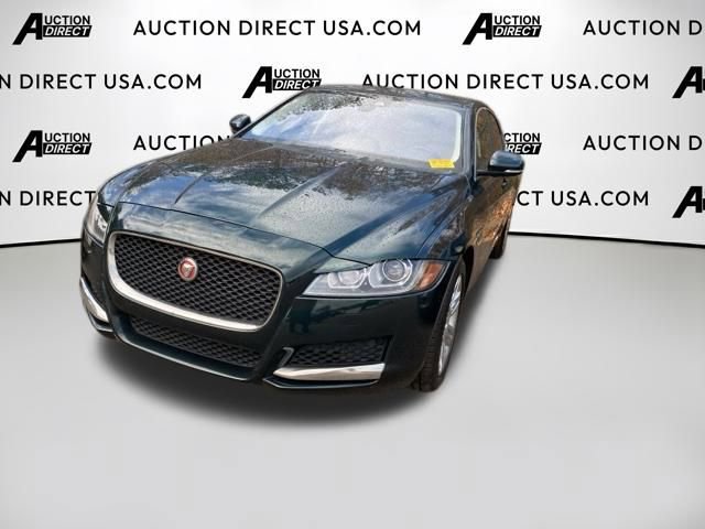Used 2017 Jaguar XF Premium image 32