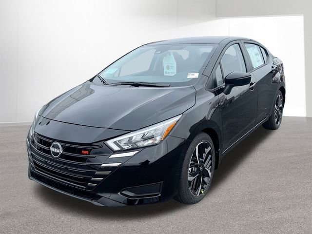 New 2025 Nissan Versa SR w/ Trunk Package