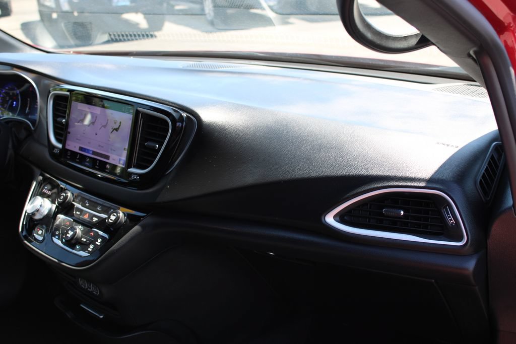Used 2025 Chrysler Pacifica Select FWD image 29