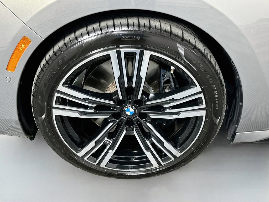 Certified 2025 BMW 740i w/ Premium Package RWD image 31