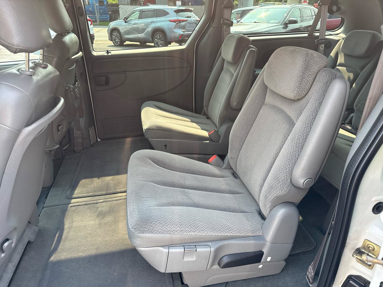 Used 2005 Chrysler Town & Country Touring FWD image 23