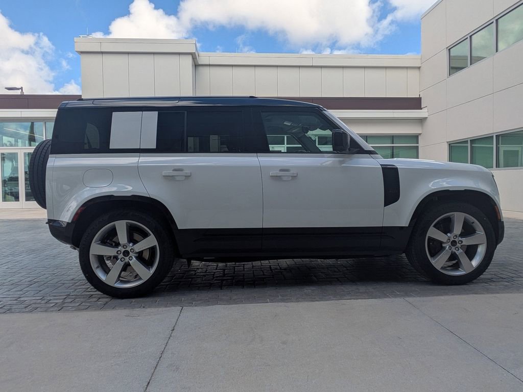 New 2026 Land Rover Defender 110 X-Dynamic SE image 4