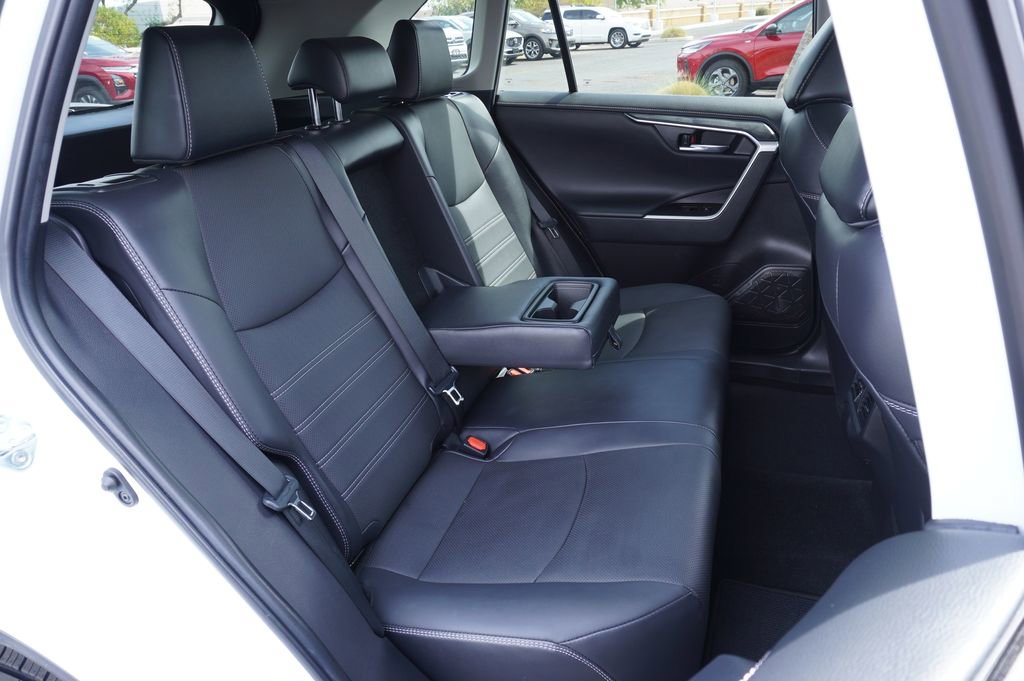 Used 2022 Toyota RAV4 Limited image 9