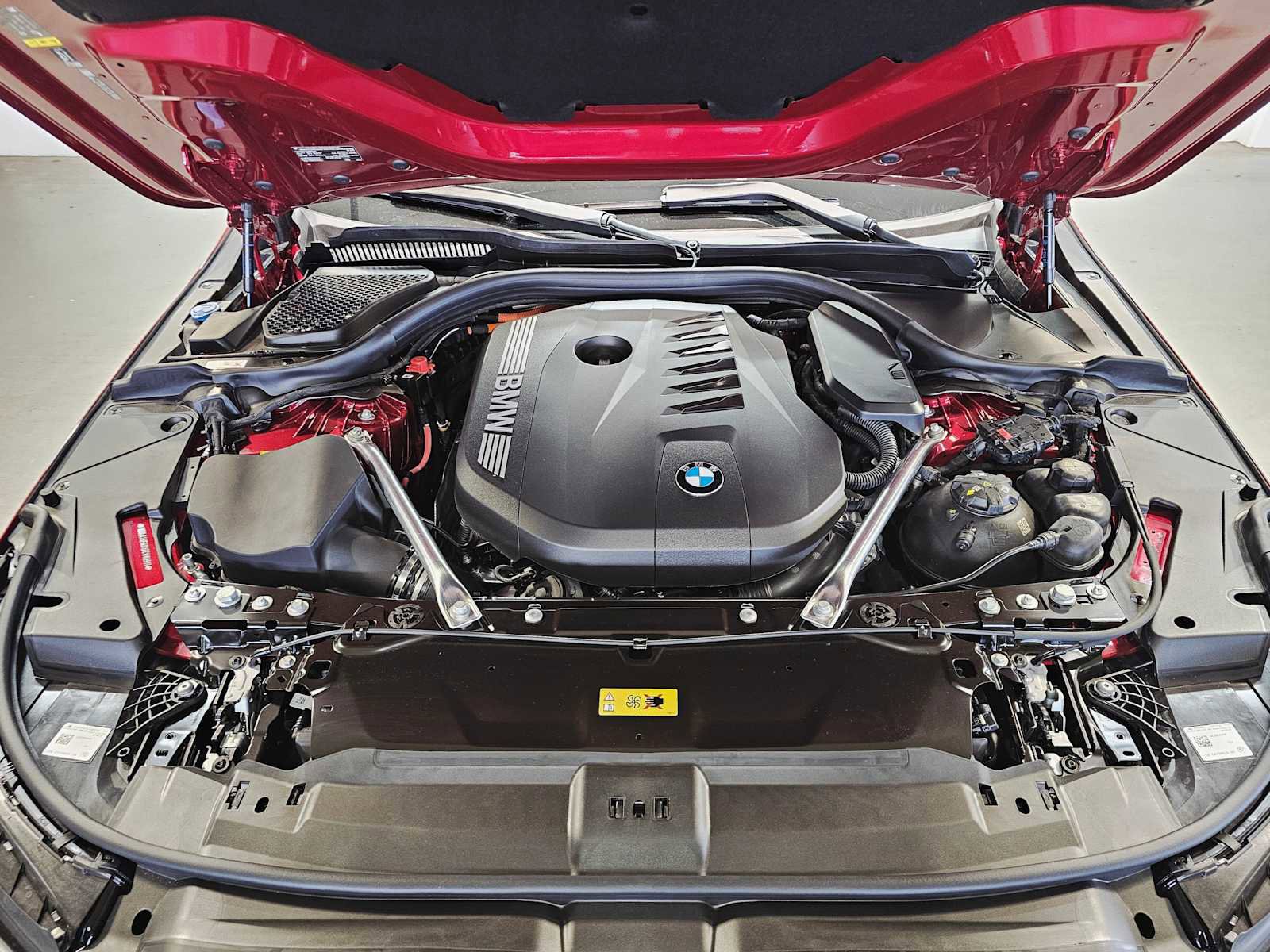 New 2026 BMW 550e xDrive w/ Premium Package image 9