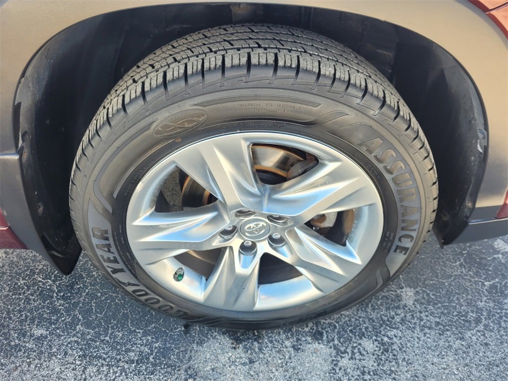 Used 2015 Toyota Highlander Limited image 19