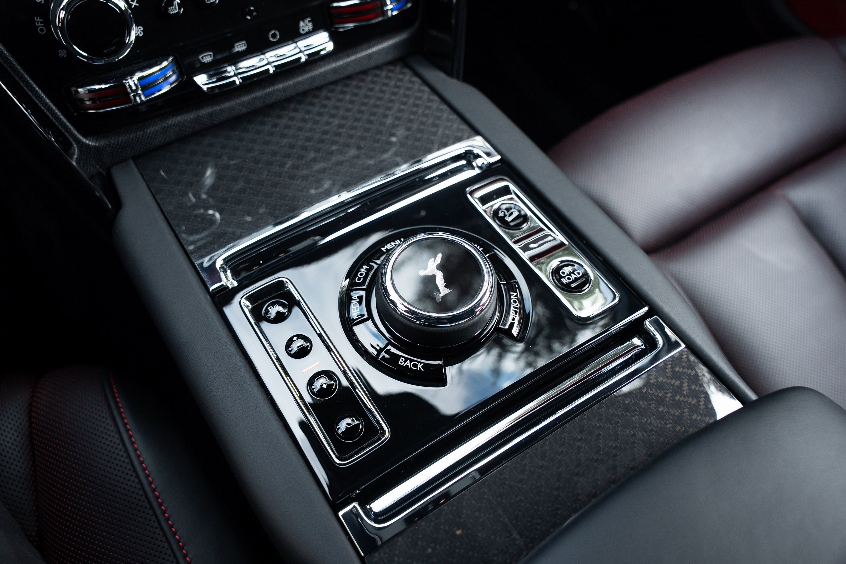 Certified 2024 Rolls-Royce Cullinan Black Badge image 38