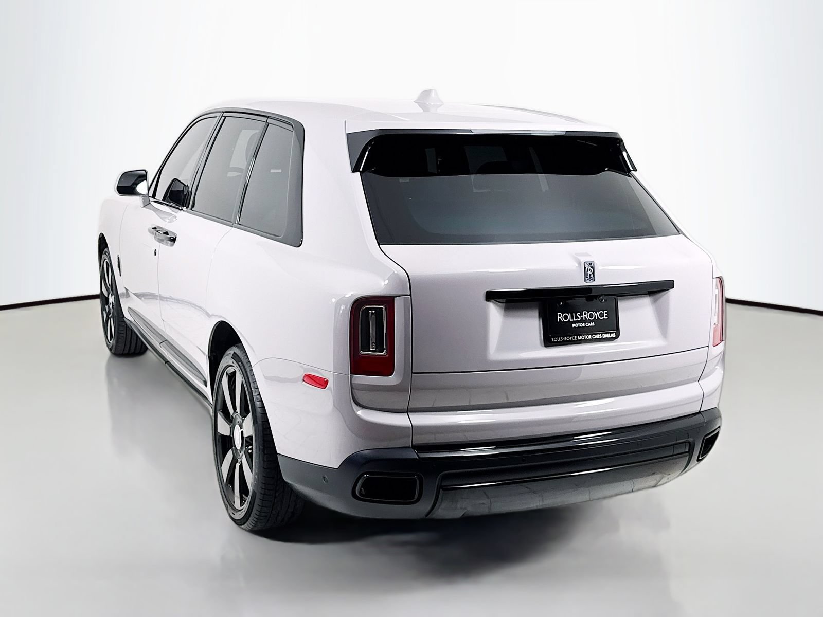 Certified 2022 Rolls-Royce Cullinan w/ Dark Exterior Package AWD/4WD image 6