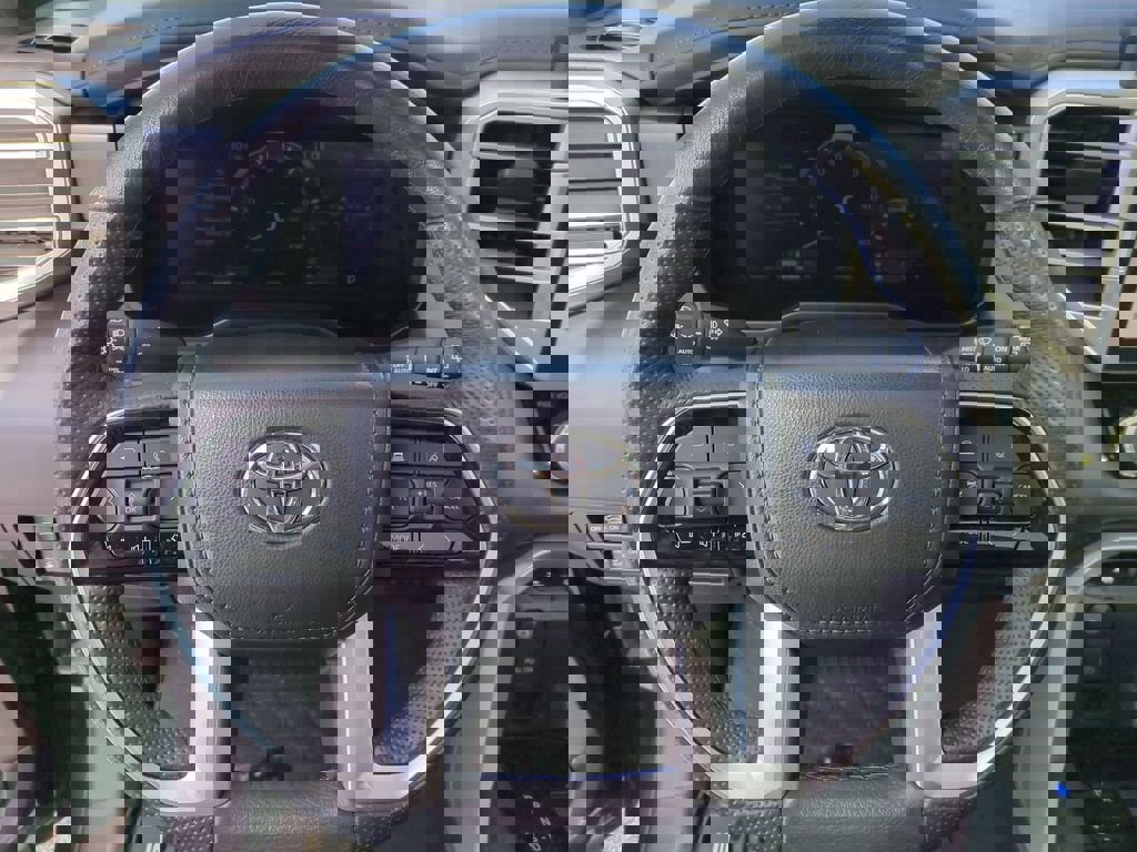 Used 2024 Toyota Sequoia Platinum image 10