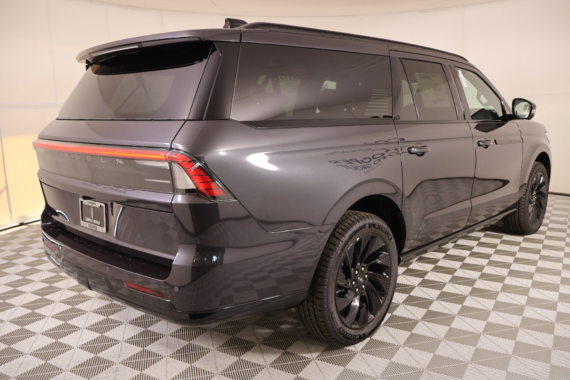 New 2027 Lincoln Navigator L Reserve w/ Jet Appearance Package AWD/4WD image 23