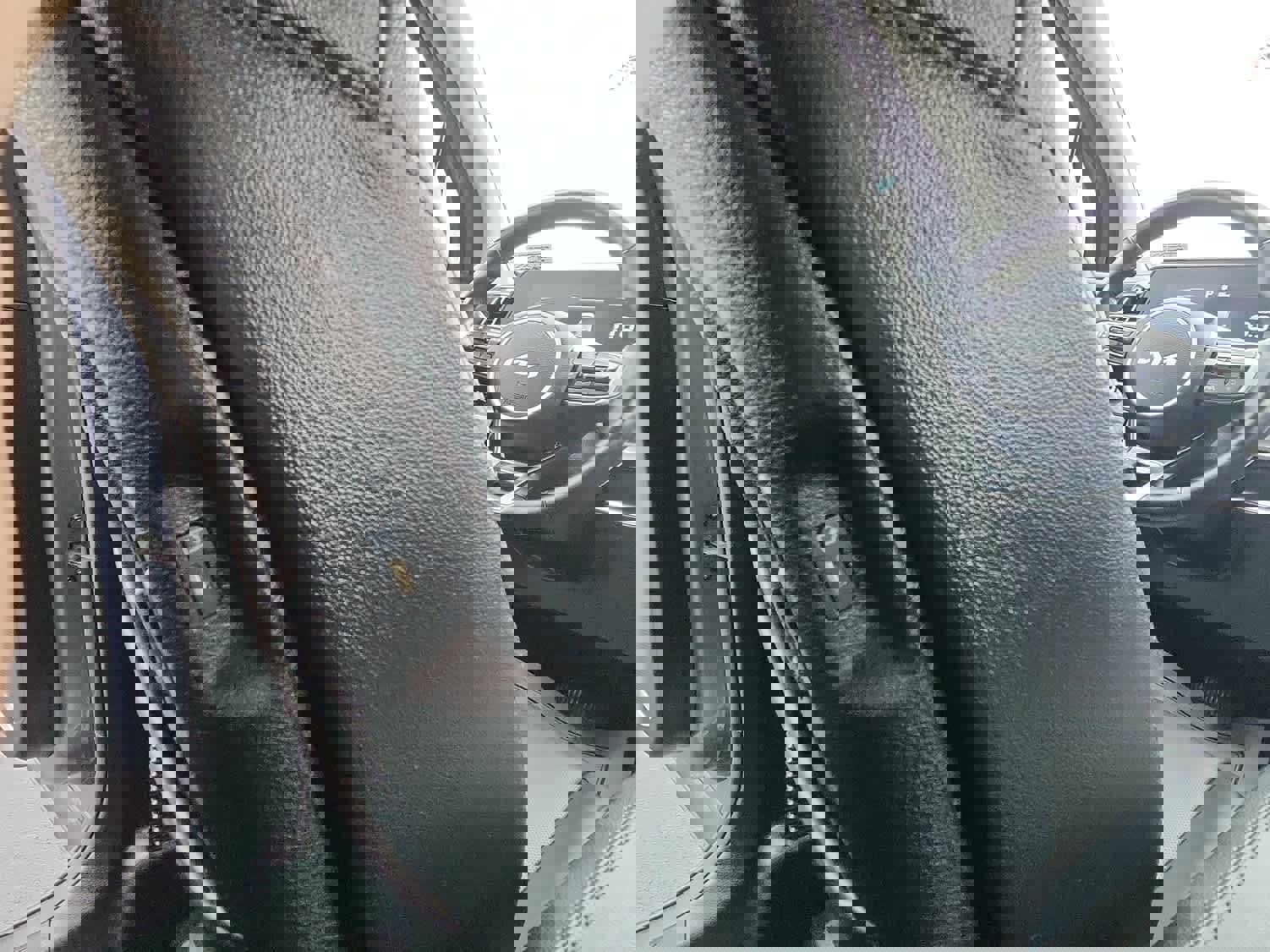 Used 2023 Kia Sportage EX image 16