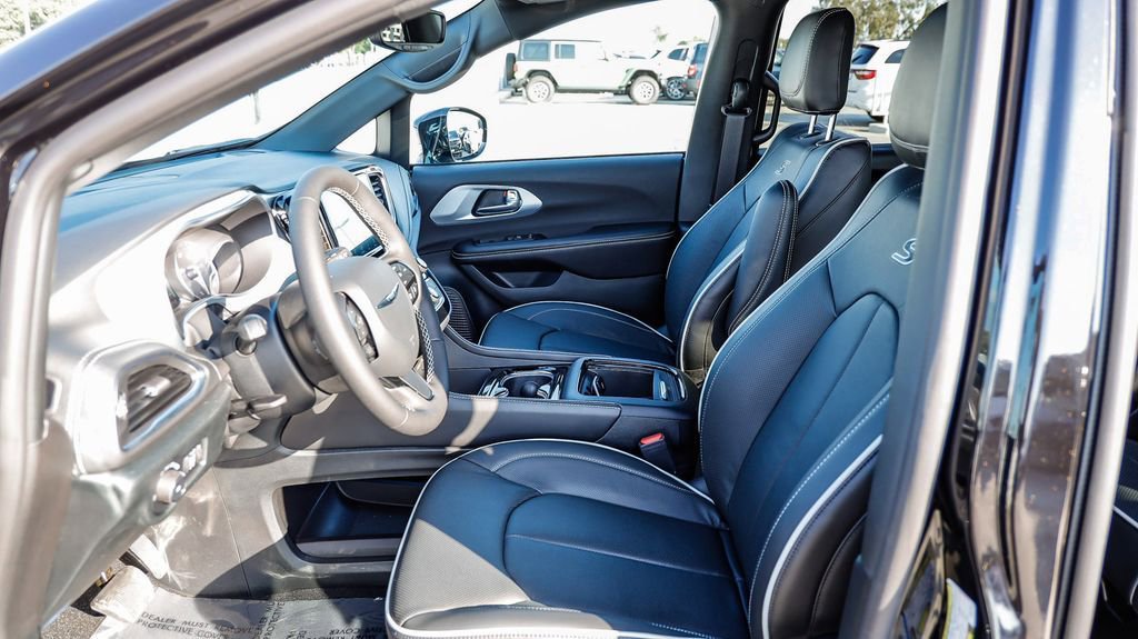New 2026 Chrysler Pacifica Limited w/ S Appearance Package image 22