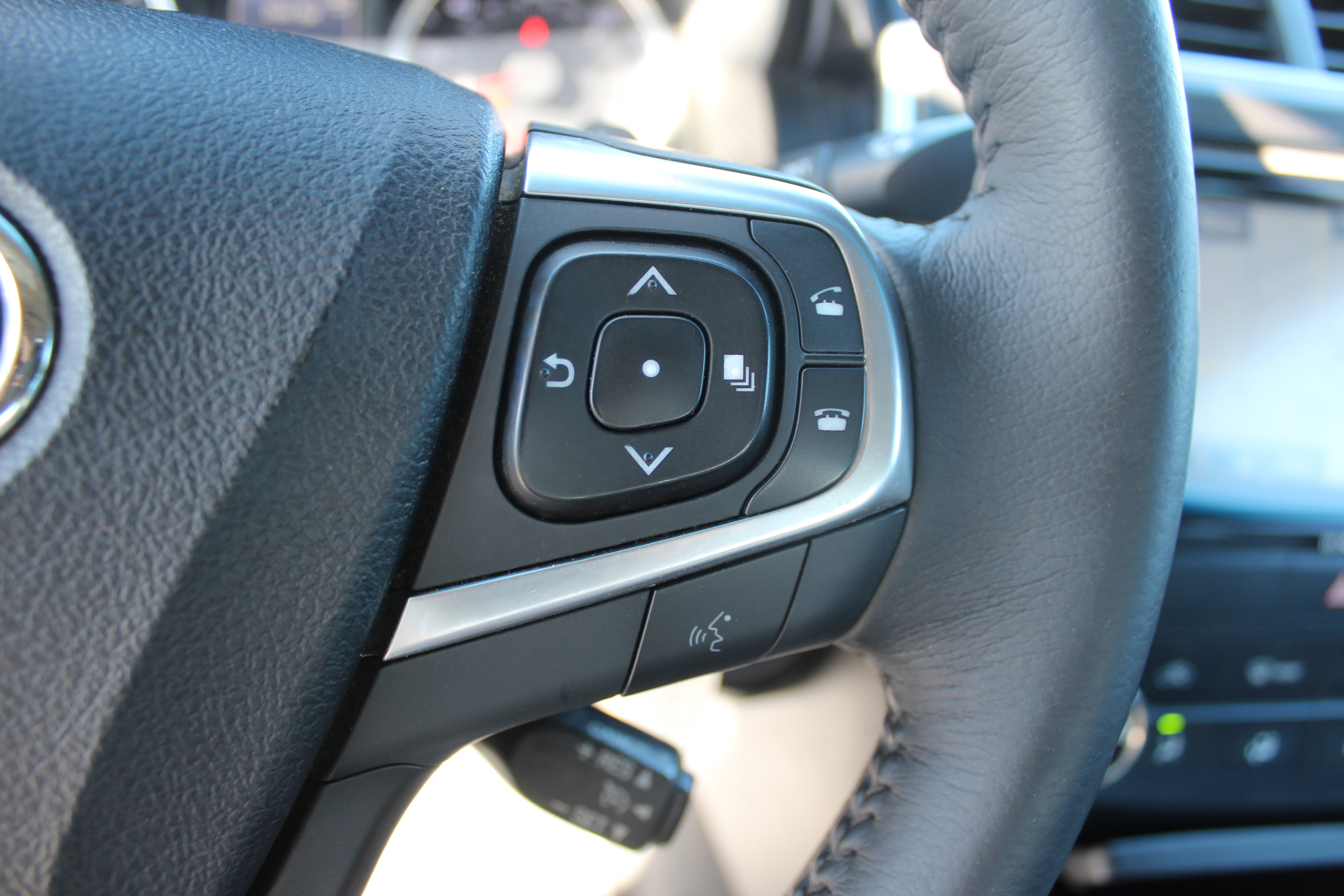 Used 2017 Toyota Camry SE w/ Moonroof Package image 25