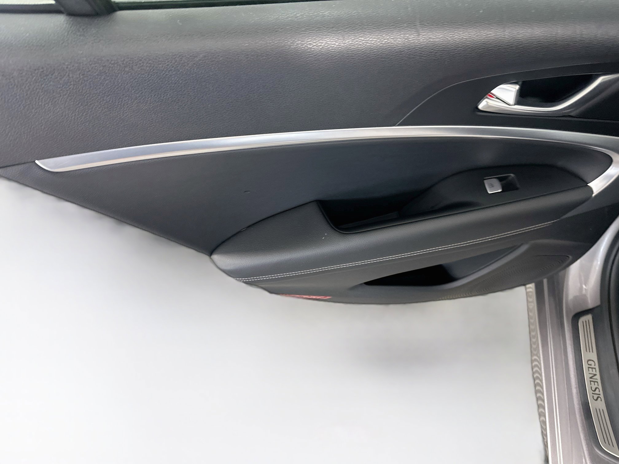 Used 2025 Genesis G70 2.5T RWD image 26