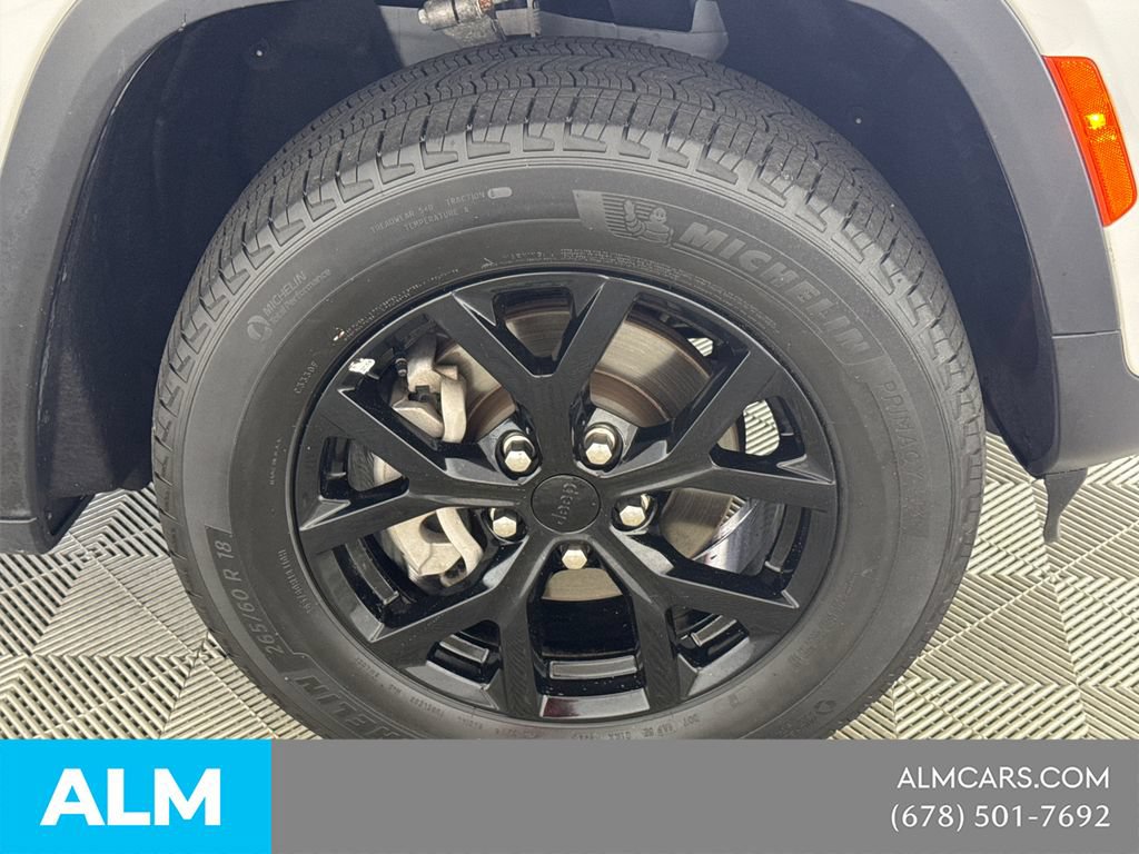 Used 2025 Jeep Grand Cherokee Altitude AWD/4WD image 15