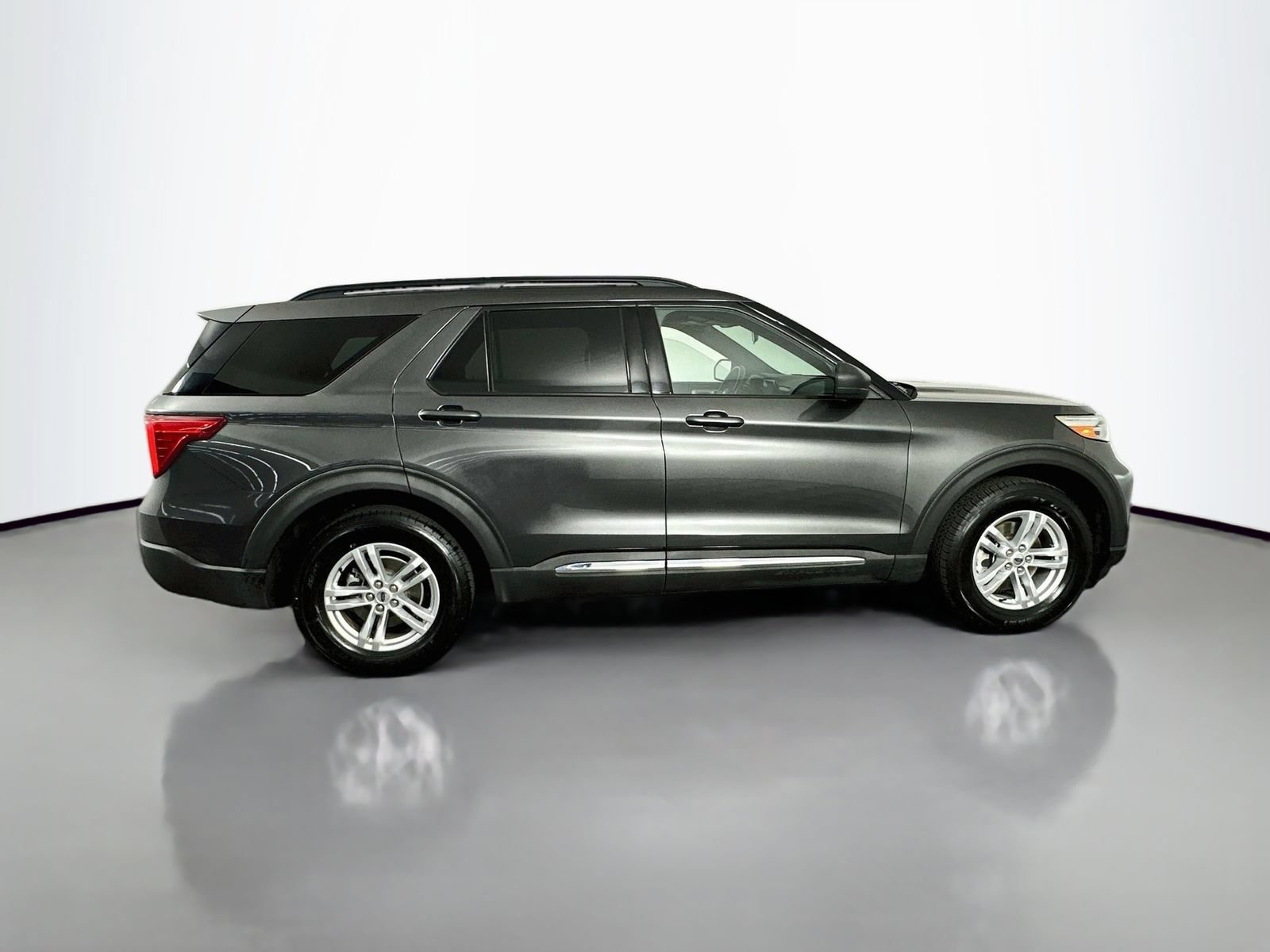 Used 2020 Ford Explorer XLT w/ Class III Trailer Tow Package AWD/4WD image 8