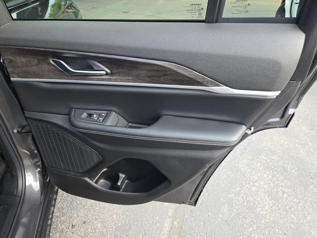 New 2026 Jeep Grand Cherokee Altitude AWD/4WD image 16