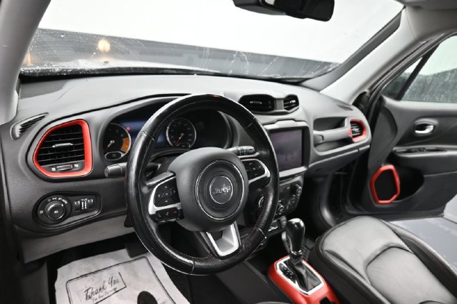 Used 2019 Jeep Renegade Trailhawk AWD/4WD image 13