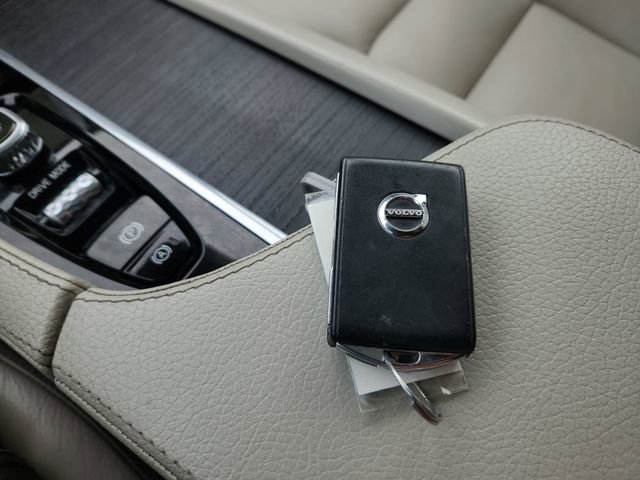 Used 2020 Volvo XC90 T5 Momentum image 48