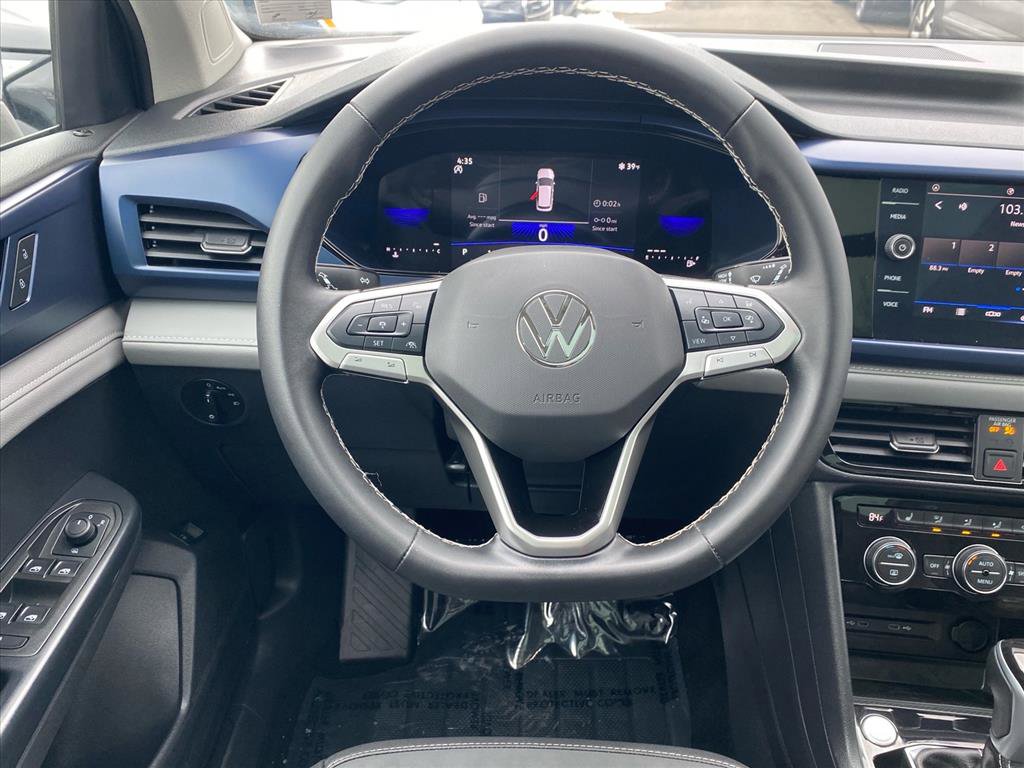 Used 2024 Volkswagen Taos SE w/ Panoramic Sunroof Package image 7