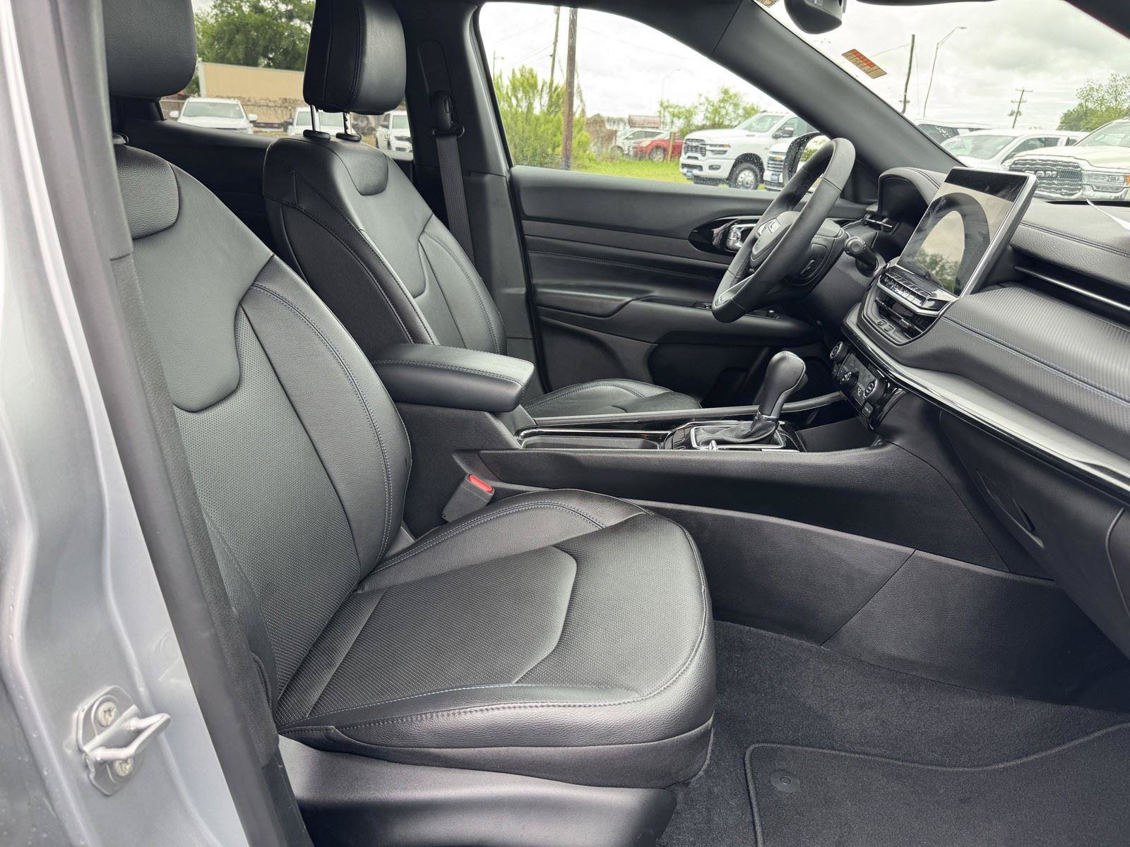 Used 2025 Jeep Compass Limited w/ High Altitude Package AWD/4WD image 44