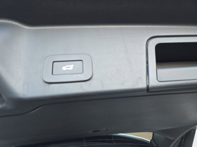 Used 2025 Land Rover Range Rover Evoque S image 16