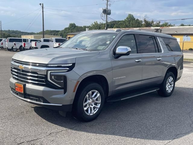 Used 2025 Chevrolet Suburban LT RWD image 9