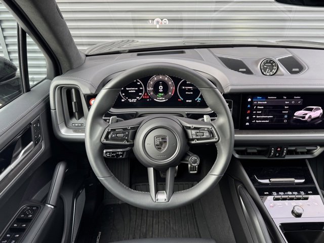 Used 2025 Porsche Cayenne Turbo image 19