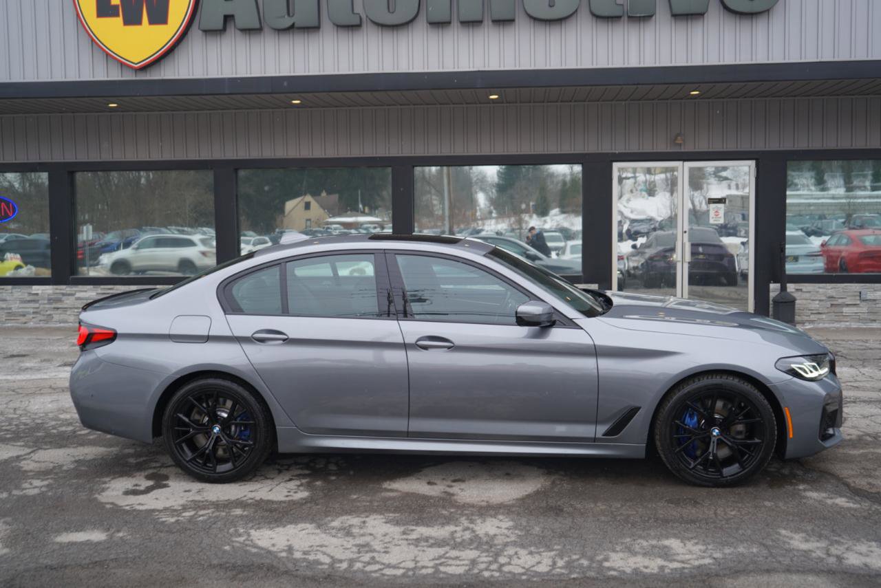 Used 2023 BMW 540i xDrive w/ M Sport Package image 4