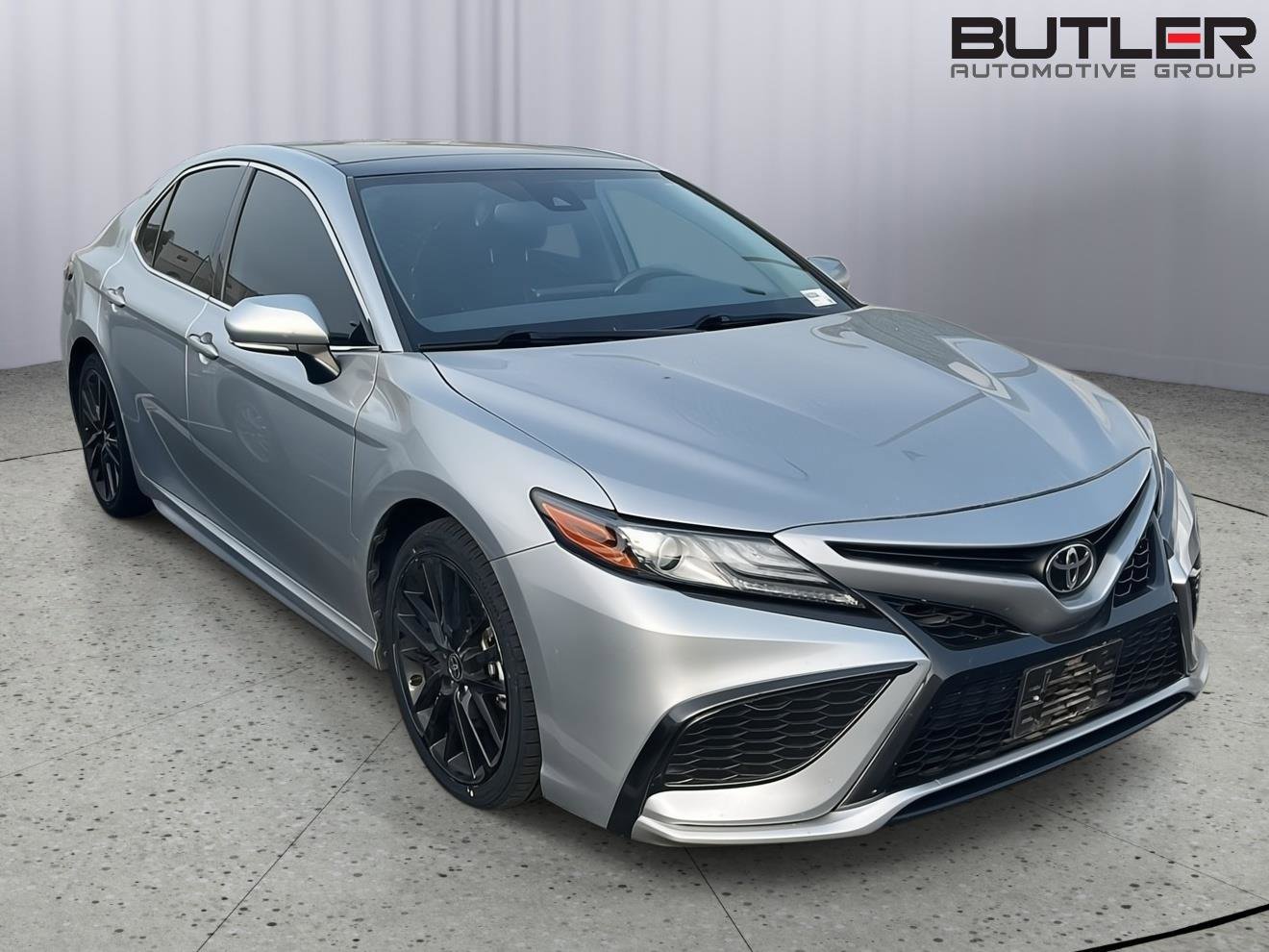 Used 2022 Toyota Camry XSE image 6