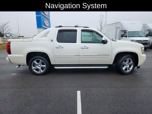 Used 2013 Chevrolet Avalanche LTZ image 11