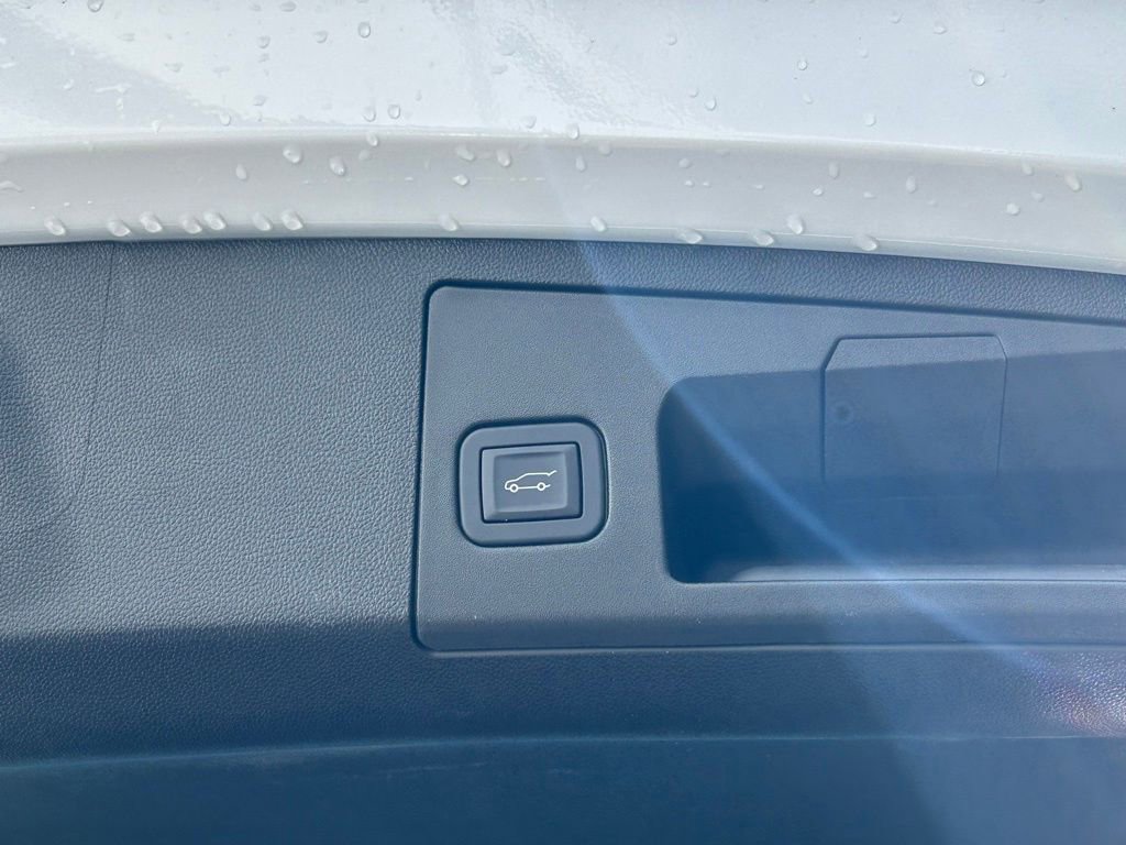 Used 2025 Cadillac XT4 Premium Luxury image 44