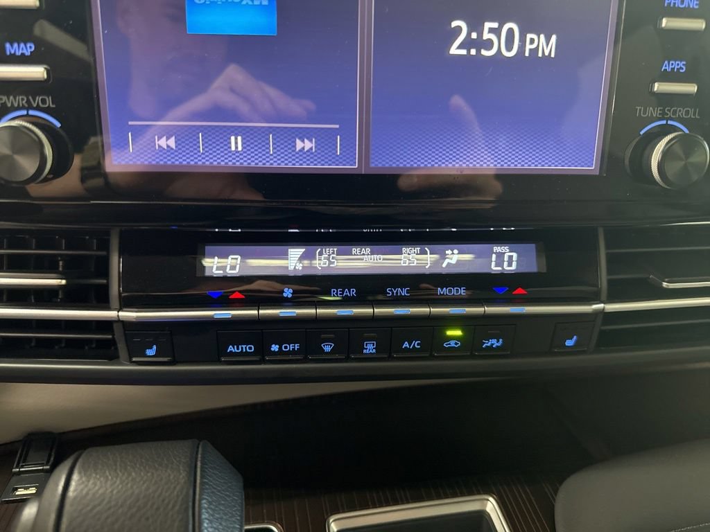 Used 2021 Toyota Sienna XLE FWD image 36