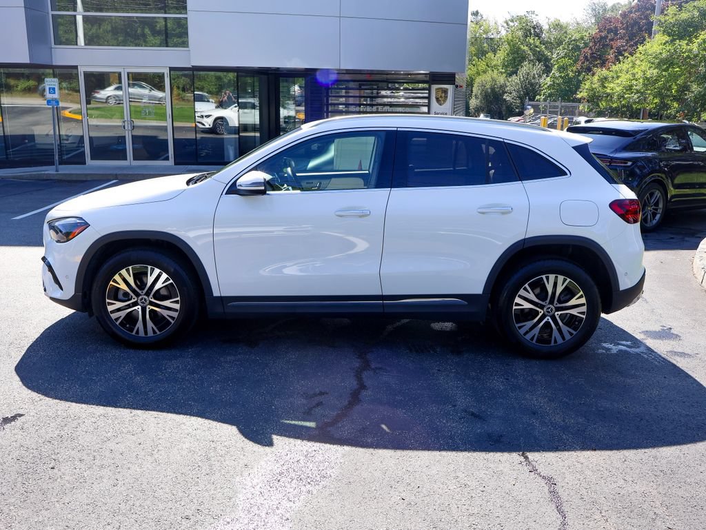 Used 2025 Mercedes-Benz GLA 250 4MATIC image 2