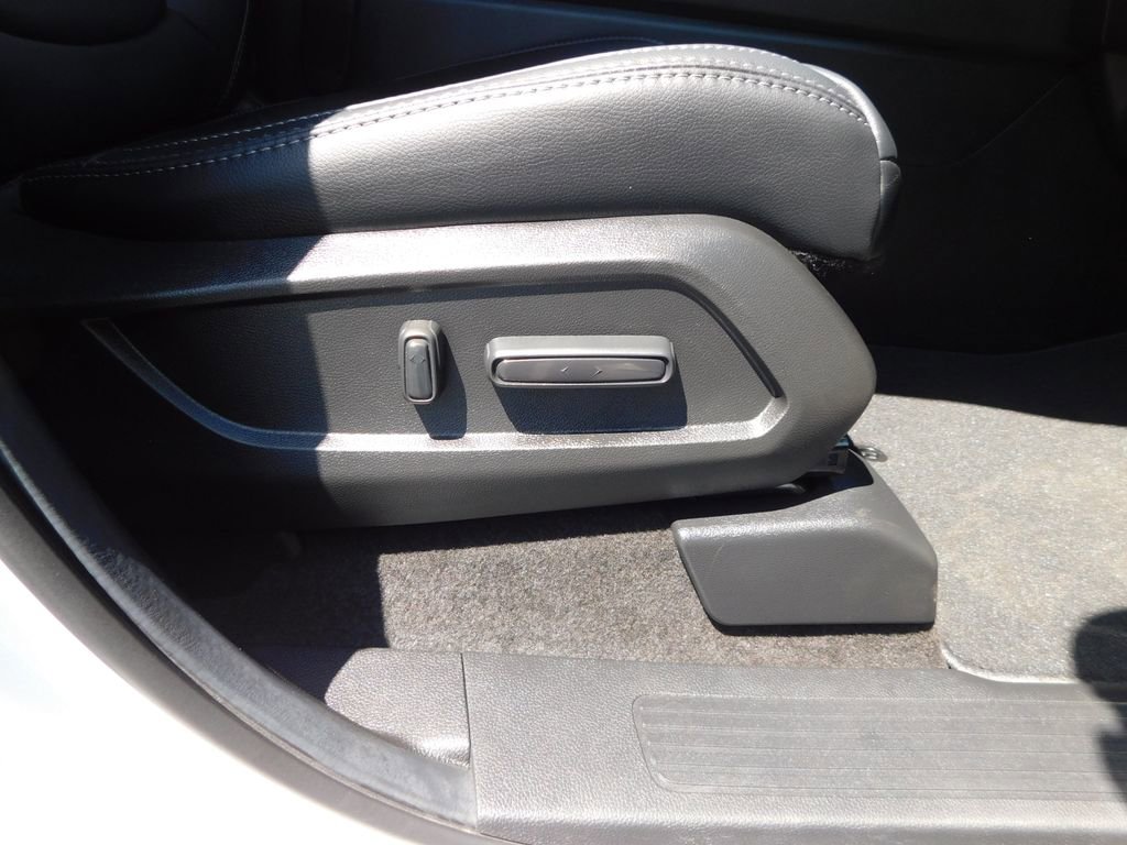 Used 2025 Honda Pilot Touring image 19