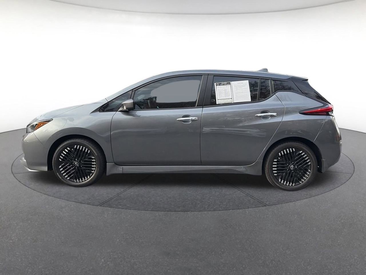 Certified 2023 Nissan Leaf SV Plus image 2