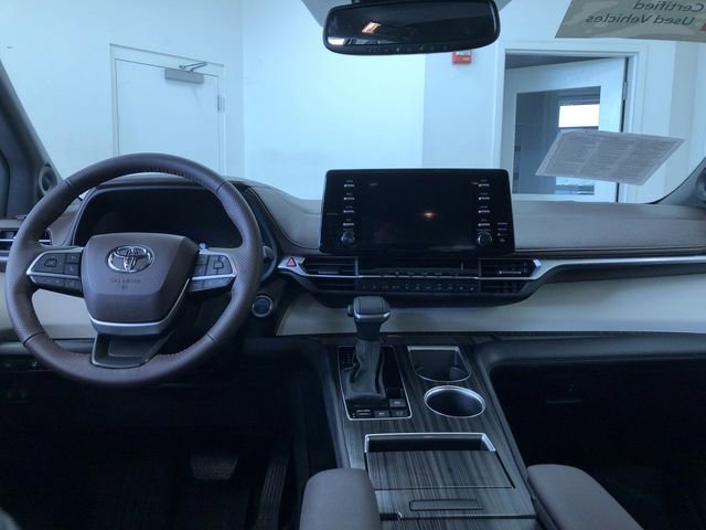 Certified 2024 Toyota Sienna Platinum image 17